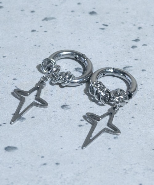 JOHN'S CLOSET(ジョンズクローゼット)の「【40】ステンレス デザインピアス 〔両耳用〕(2個セット)(ピアス(両耳用)・メンズ・ブラック/ゴールド/シルバー/ブラック系その他/シルバー系その他2/シルバー系その他/シルバー系その他5/ブラック系その他4/ブラック系その他3/シルバー系その他6/ブラック系その他5/ゴールド系その他2/ゴールド系その他3/ブラック系その他2/シルバー系その他7/シルバー系その他3/シルバー系その他4/ゴールド系その他・FREE)」の15枚目の写真