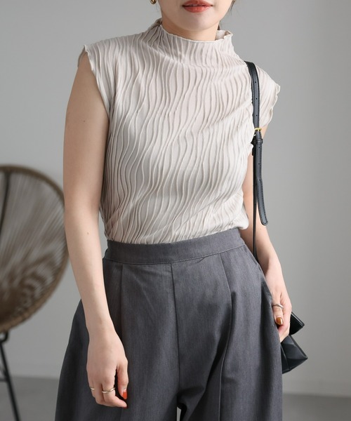 ap retro（アプレトロ）の「ノースリーブウェーブメローTEE（Tシャツ/カットソー・レディース・ホワイト/カーキ/ブラック/グレイッシュベージュ・FREE）」の3枚目の写真