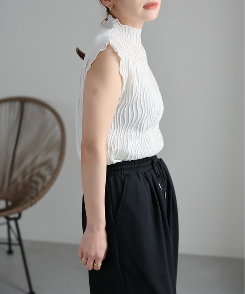 ap retro（アプレトロ）の「ノースリーブウェーブメローTEE（Tシャツ/カットソー・レディース・ホワイト/カーキ/ブラック/グレイッシュベージュ・FREE）」の11枚目の写真