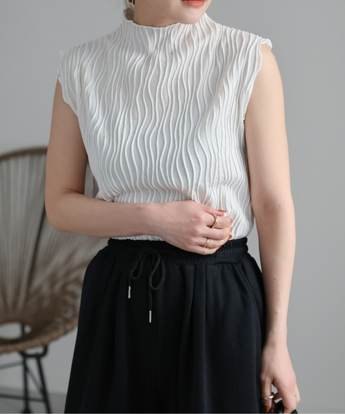 ap retro（アプレトロ）の「ノースリーブウェーブメローTEE（Tシャツ/カットソー・レディース・ホワイト/カーキ/ブラック/グレイッシュベージュ・FREE）」の12枚目の写真