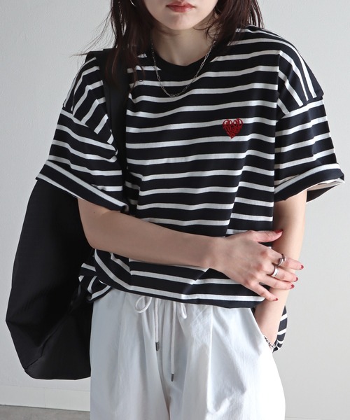 COURO（コウロ）の「フラワーワッペン無地/ボーダーTシャツ（Tシャツ/カットソー・レディース・クリーム/ネイビー系/ブラック/ホワイト×ブラック/ホワイト×ブルー/ブラック×ホワイト/ホワイト/ネイビー/オートミール/ホワイト×ネイビー/ホワイト系その他2/ホワイト系/ブラック系/ネイビー系1/ライトグレー系/ブラック系その他/ホワイト系その他・M/L）」の10枚目の写真