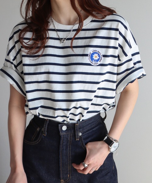 COURO（コウロ）の「フラワーワッペン無地/ボーダーTシャツ（Tシャツ/カットソー・レディース・クリーム/ネイビー系/ブラック/ホワイト×ブラック/ホワイト×ブルー/ブラック×ホワイト/ホワイト/ネイビー/オートミール/ホワイト×ネイビー/ホワイト系その他2/ホワイト系/ブラック系/ネイビー系1/ライトグレー系/ブラック系その他/ホワイト系その他・M/L）」の6枚目の写真