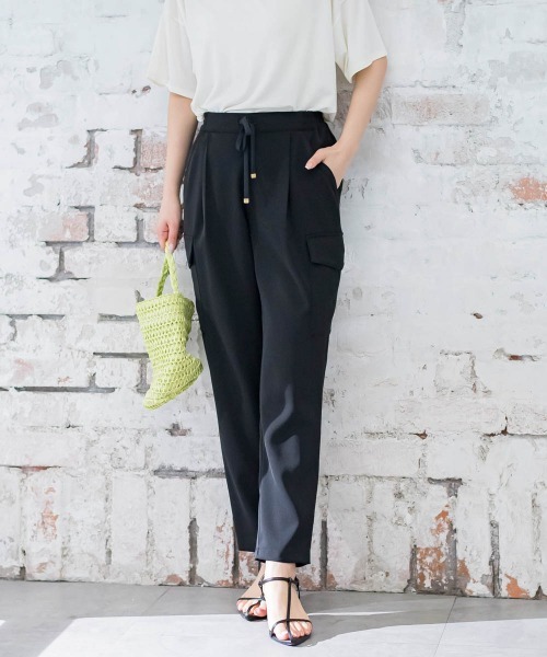 VICKY（ビッキー）の「【細身のシルエットで美脚効果あり】スリムカーゴパンツ《手洗い可能》（カーゴパンツ・レディース・オフホワイト/ブラック/イエロー/カーキ/ブルー・M）」の3枚目の写真