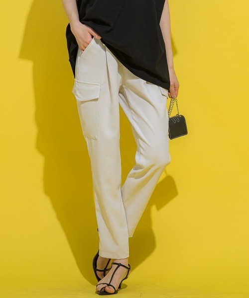 VICKY（ビッキー）の「【細身のシルエットで美脚効果あり】スリムカーゴパンツ《手洗い可能》（カーゴパンツ・レディース・オフホワイト/ブラック/イエロー/カーキ/ブルー・M）」の17枚目の写真