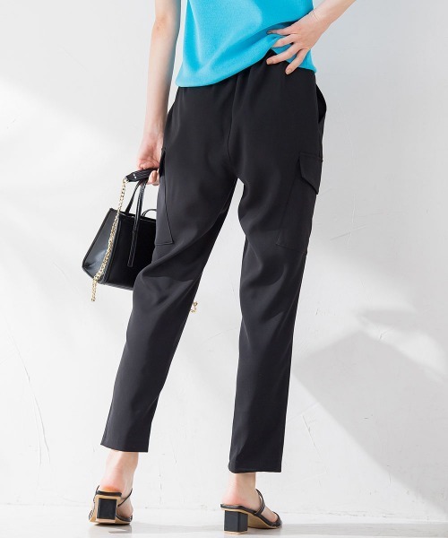 VICKY（ビッキー）の「【細身のシルエットで美脚効果あり】スリムカーゴパンツ《手洗い可能》（カーゴパンツ・レディース・オフホワイト/ブラック/イエロー/カーキ/ブルー・M）」の21枚目の写真