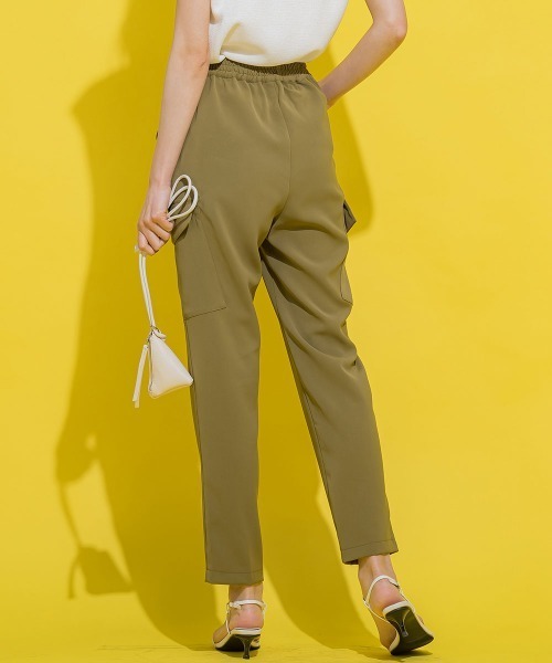 VICKY（ビッキー）の「【細身のシルエットで美脚効果あり】スリムカーゴパンツ《手洗い可能》（カーゴパンツ・レディース・オフホワイト/ブラック/イエロー/カーキ/ブルー・M）」の14枚目の写真