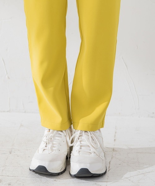 VICKY（ビッキー）の「【細身のシルエットで美脚効果あり】スリムカーゴパンツ《手洗い可能》（カーゴパンツ・レディース・オフホワイト/ブラック/イエロー/カーキ/ブルー・M）」の20枚目の写真