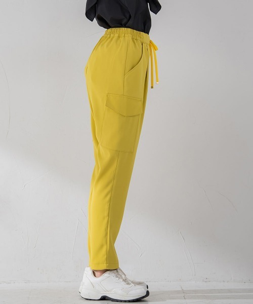 VICKY（ビッキー）の「【細身のシルエットで美脚効果あり】スリムカーゴパンツ《手洗い可能》（カーゴパンツ・レディース・オフホワイト/ブラック/イエロー/カーキ/ブルー・M）」の11枚目の写真