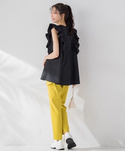 VICKY（ビッキー）の「【細身のシルエットで美脚効果あり】スリムカーゴパンツ《手洗い可能》（カーゴパンツ・レディース・オフホワイト/ブラック/イエロー/カーキ/ブルー・M）」の16枚目の写真
