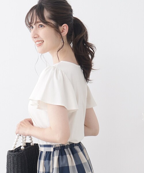 couture brooch（クチュールブローチ）の「◆【コットン100％・UVカット・接触冷感】テープロゴフラワープリントTシャツ（Tシャツ/カットソー・レディース・ライトグレー/ブラック/オフホワイト・36/38/40/42）」の5枚目の写真