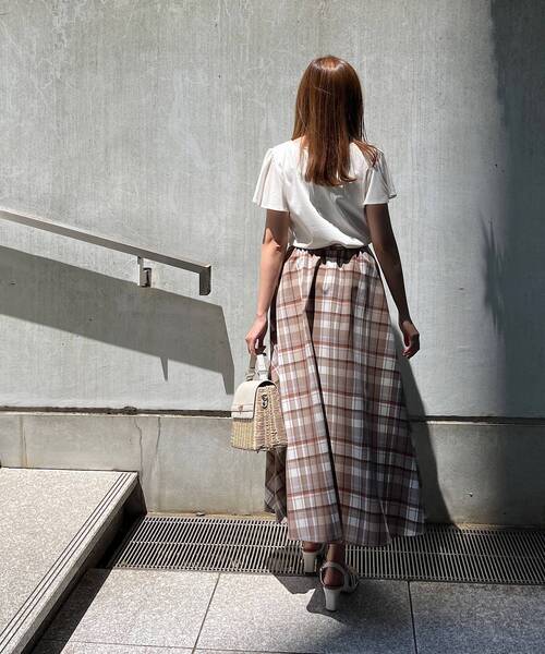 couture brooch（クチュールブローチ）の「◆【コットン100％・UVカット・接触冷感】テープロゴフラワープリントTシャツ（Tシャツ/カットソー・レディース・ライトグレー/ブラック/オフホワイト・36/38/40/42）」の12枚目の写真