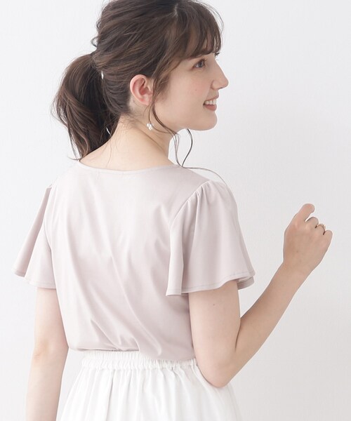 couture brooch（クチュールブローチ）の「◆【コットン100％・UVカット・接触冷感】テープロゴフラワープリントTシャツ（Tシャツ/カットソー・レディース・ライトグレー/ブラック/オフホワイト・36/38/40/42）」の9枚目の写真