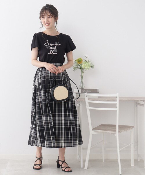 couture brooch（クチュールブローチ）の「◆【コットン100％・UVカット・接触冷感】テープロゴフラワープリントTシャツ（Tシャツ/カットソー・レディース・ライトグレー/ブラック/オフホワイト・36/38/40/42）」の18枚目の写真