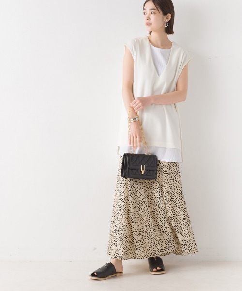 OMNES（オムネス）の「梨地Vネックベストリブタンクセット（ベスト・レディース・モカ/ブラック/アイボリー/ブルー・FREE）」の15枚目の写真