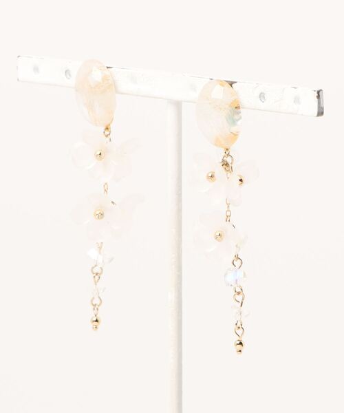 tone(トーン)の「【BEMEE】マットフラワーしゃらしゃらピアス(MA)(ピアス(両耳用)・レディース・ホワイト・FREE)」の1枚目の写真