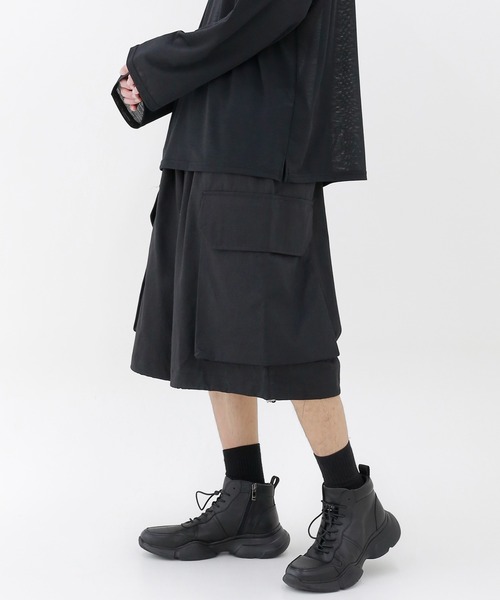 minsobi(ミンソビ)の「ハーフカーゴバルーンパンツ 裾ドロストワイドショーツ(カーゴパンツ・メンズ・ブラック/グレー・FREE)」の14枚目の写真