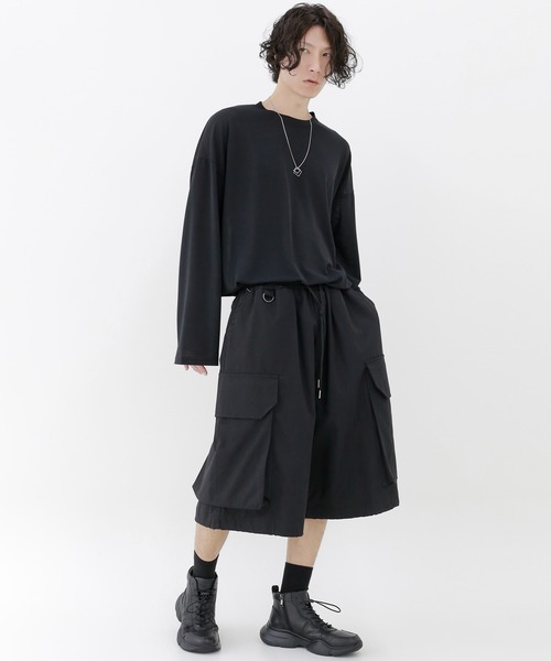minsobi(ミンソビ)の「ハーフカーゴバルーンパンツ 裾ドロストワイドショーツ(カーゴパンツ・メンズ・ブラック/グレー・FREE)」の8枚目の写真