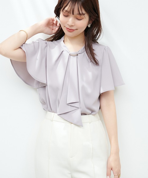 natural couture（ナチュラルクチュール）の「ゴールドバー付きボウタイブラウス（シャツ/ブラウス・レディース・ネイビー/オフホワイト/その他1/その他2/イエロー系その他/グレー・FREE）」の4枚目の写真