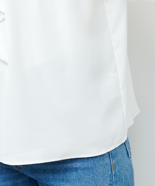 natural couture（ナチュラルクチュール）の「ゴールドバー付きボウタイブラウス（シャツ/ブラウス・レディース・ネイビー/オフホワイト/その他1/その他2/イエロー系その他/グレー・FREE）」の17枚目の写真
