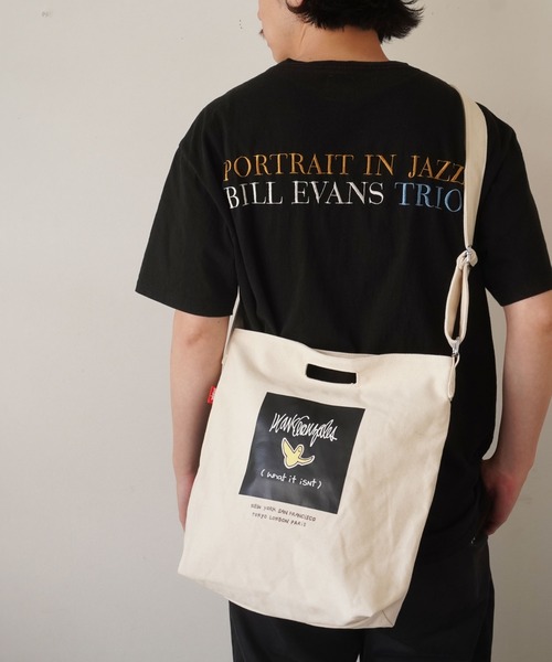 （What it isNt）ART BY MARKGONZALES（ワットイットイズント）の「What it isNt キャンバス ショルダー トート バッグ 【（What it isNt）ART BY MARKGONZALES / (ワットイットイズント) アートバイ マークゴンザレス 】（ショルダーバッグ・レディース・ホワイト系5/ブラック系5/ホワイト系2/ホワイト系3/ホワイト系1/ホワイト系4・FREE）」の10枚目の写真