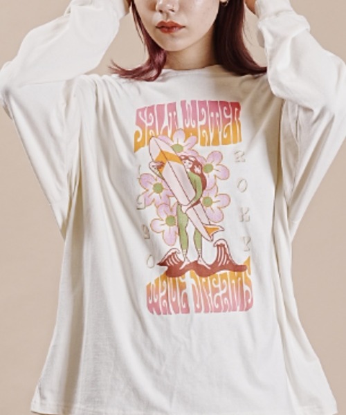 ROXY(ロキシー)の「【ムラサキスポーツ別注】ROXY/ロキシー ロンT/長袖 スリーブロゴ オーバーサイズ RLT234636M(Tシャツ/カットソー・レディース・ブラック×ホワイト/ブラウン系その他/ホワイト系その他・L/M)」の2枚目の写真