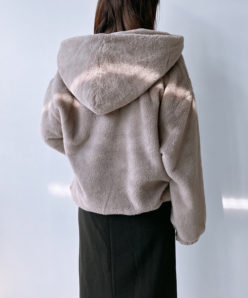 AS KNOW AS plus（アズノゥアズプラス）の「☆ファーボリュームフードブルゾン（ブルゾン・レディース・モカ/ブラック/グレイッシュベージュ/ピンクベージュ/アイボリー/ブラック系/ライトグレー系/グレー/アイボリー系/ライトベージュ/ブラウン系/ベージュ系その他・FREE）」の15枚目の写真