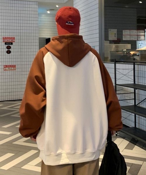 Ressaca（レサーカ）の「ラグランスリーブスウェットプルオーバー