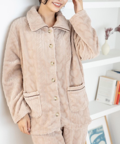 fran de lingerie(フランデランジェリー)の「ふんわり軽くて暖かいmemory fleece (メモリーフリース)ベーシックなパジャマデザイン 「メモリーフリース」 前開き上下セット(ルームウェア/パジャマ・レディース・ネイビー/ブラウン系その他/ピンク系その他5/ピンク系その他2/ベージュ系その他/ホワイト系その他/オフホワイト・M-L)」の4枚目の写真