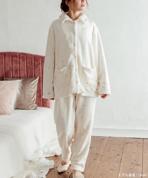 fran de lingerie(フランデランジェリー)の「ふんわり軽くて暖かいmemory fleece (メモリーフリース)ベーシックなパジャマデザイン 「メモリーフリース」 前開き上下セット(ルームウェア/パジャマ・レディース・ネイビー/ブラウン系その他/ピンク系その他5/ピンク系その他2/ベージュ系その他/ホワイト系その他/オフホワイト・M-L)」の11枚目の写真