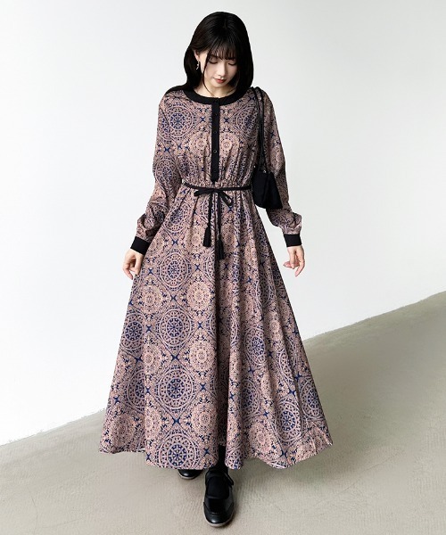 セール】大人映えデザイン ダマスク柄ワンピース タッセルリボン