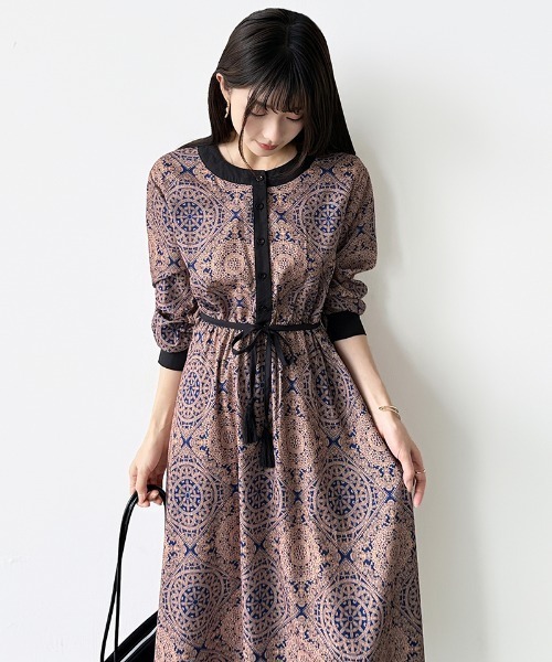 セール】大人映えデザイン ダマスク柄ワンピース タッセルリボン