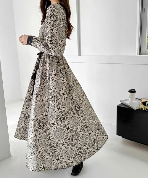 セール】大人映えデザイン ダマスク柄ワンピース タッセルリボン