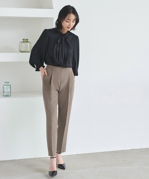 ルイルエブティック RUIRUE BOUTIQUE 【ドレスアップデコルテ ブラウスシリーズ】クラシカルフリル＆タック ボウタイブラウス （ホワイト） ルイルエブティック RUIRUE BOUTIQUE 【ドレスアップデコルテ