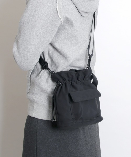 MAISON mou(メゾンムー)の「【recomend selection/セレクト】シャーリングショルダーバッグ(ショルダーバッグ・レディース・ネイビー/オフホワイト/カーキ/ブラック・FREE)」の6枚目の写真