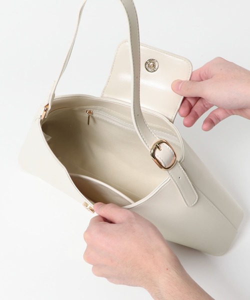 URBAN RESEARCH ROSSO WOMEN（アーバンリサーチ　ロッソ）の「ワンショルダースリムバッグ（ショルダーバッグ・レディース・ホワイト/ブラック・-）」の9枚目の写真