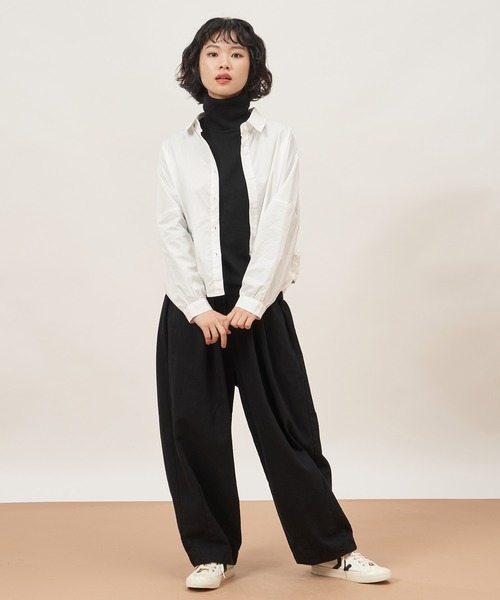 ROCOCO(ロココ)の「着回し力抜群なトレンドシャツ。(シャツ/ブラウス・レディース・ホワイト/ブラック・M~L)」の16枚目の写真