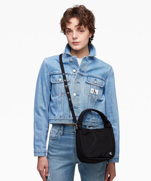 Calvin Klein(カルバン・クライン)の「ブロックバケット ショルダーバッグ(ハンドバッグ・レディース・ブラック・FREE)」の2枚目の写真