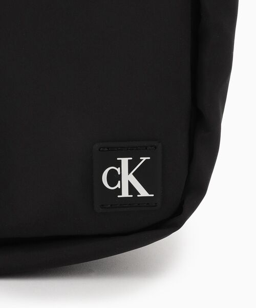 Calvin Klein(カルバン・クライン)の「ブロックバケット ショルダーバッグ(ハンドバッグ・レディース・ブラック・FREE)」の6枚目の写真