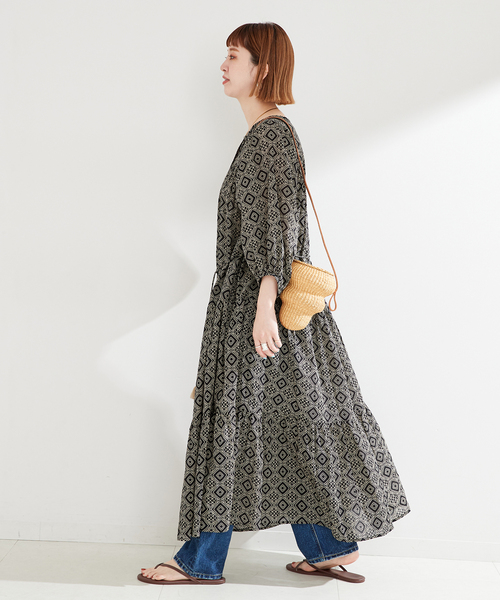 B.C STOCK（ベーセーストック）の「FANAKA/ファナカ モノトーンプリントワンピース（ワンピース・レディース・ブラック・FREE）」の4枚目の写真