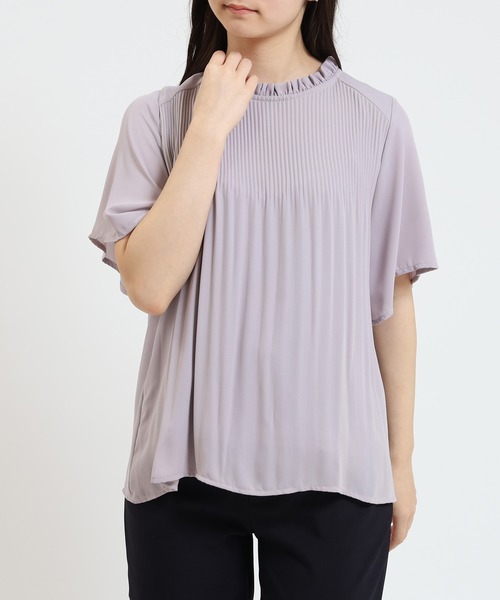 TRUDEA(トルディア)の「プリーツブラウス(接触冷感裏地)(シャツ/ブラウス・レディース・ホワイト/ライトグレー/ブラック・MEDIUM/LARGE)」の1枚目の写真