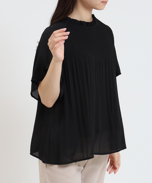 TRUDEA(トルディア)の「プリーツブラウス(接触冷感裏地)(シャツ/ブラウス・レディース・ホワイト/ライトグレー/ブラック・MEDIUM/LARGE)」の20枚目の写真