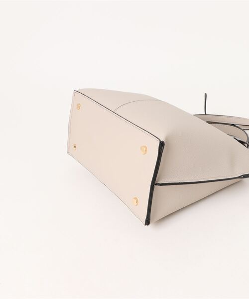 INED CLARO（イネドクラロ）の「2WAYトートバッグ（トートバッグ・レディース・カーキ/アイボリー・フリー）」の4枚目の写真