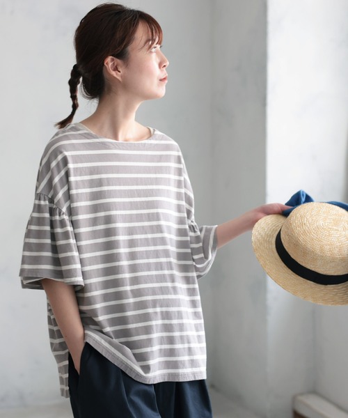 soulberry（ソウルベリー）の「あわいろボーダーの袖フリルカットソー（Tシャツ/カットソー・レディース・グレー×ホワイト・M/L/LL/3L/4L/5L）」の3枚目の写真
