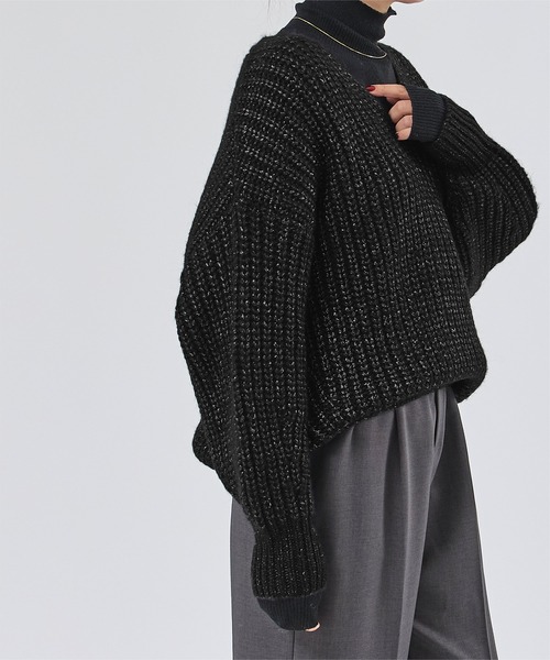 UR'S(ユアーズ)の「ラメローゲージVネックオーバーサイズニット(ニット/セーター・レディース・ブラック/グレイッシュベージュ/イエロー・S/M/L)」の20枚目の写真