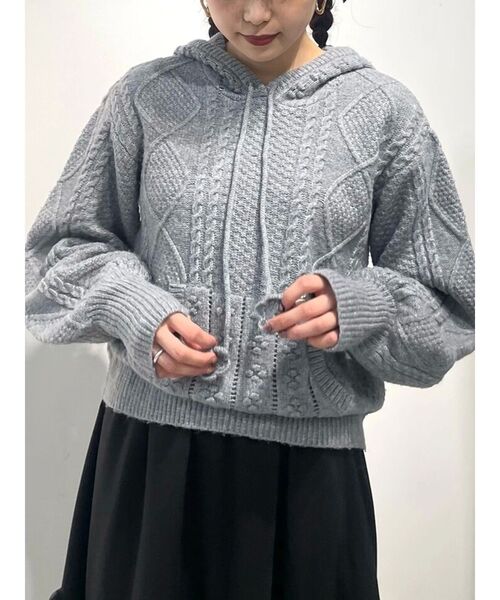 merry jenny（メリージェニー）の「フードflowerニットtops（ニット/セーター・レディース・ブラック/グレー/アイボリー・FREE）」の4枚目の写真