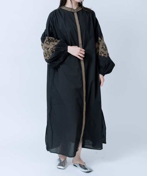 LOSUCA（ロスカ）の「キャンブリックボイル 配色刺しゅうワンピース（ワンピース・レディース・シャーベット/オフホワイト/ブラック・FREE）」の19枚目の写真