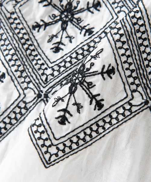 LOSUCA（ロスカ）の「キャンブリックボイル 配色刺しゅうワンピース（ワンピース・レディース・シャーベット/オフホワイト/ブラック・FREE）」の5枚目の写真