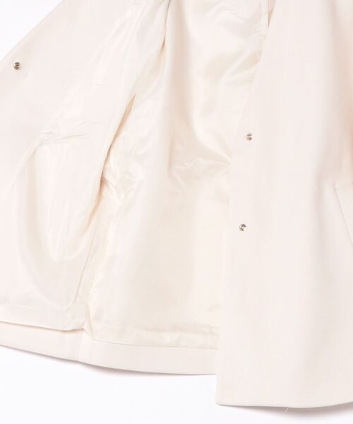 Honeys（ハニーズ）の「【抗菌防臭・静電気軽減】カラーレスハーフ丈コート（ノーカラーコート・レディース・チャコール/モカ/グレイッシュブルー/アイボリー/ブラック・S/M/L/LL）」の15枚目の写真