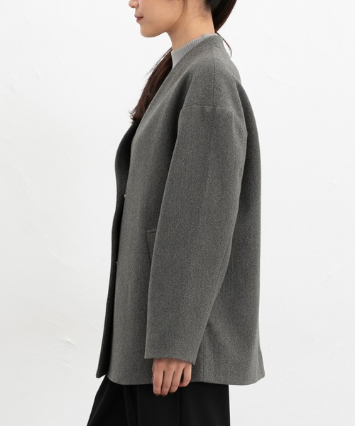 Honeys（ハニーズ）の「【抗菌防臭・静電気軽減】カラーレスハーフ丈コート（ノーカラーコート・レディース・チャコール/モカ/グレイッシュブルー/アイボリー/ブラック・S/M/L/LL）」の8枚目の写真