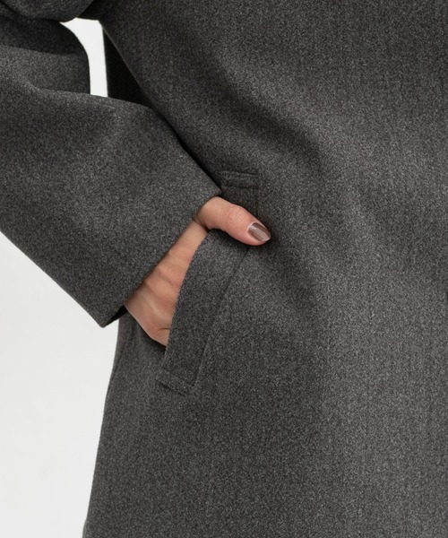 Honeys（ハニーズ）の「【抗菌防臭・静電気軽減】カラーレスハーフ丈コート（ノーカラーコート・レディース・チャコール/モカ/グレイッシュブルー/アイボリー/ブラック・S/M/L/LL）」の12枚目の写真